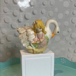 ⚡️5/$25-Precious Moments ceramic Beauty figure  with 🦢Swans